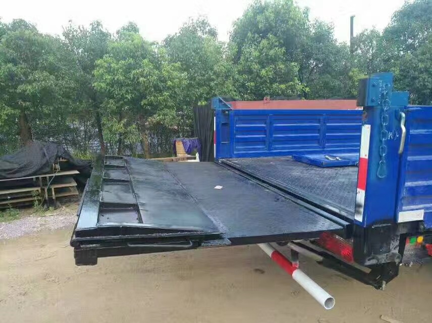 折(shé)疊式汽(qi)車尾闆(pan)