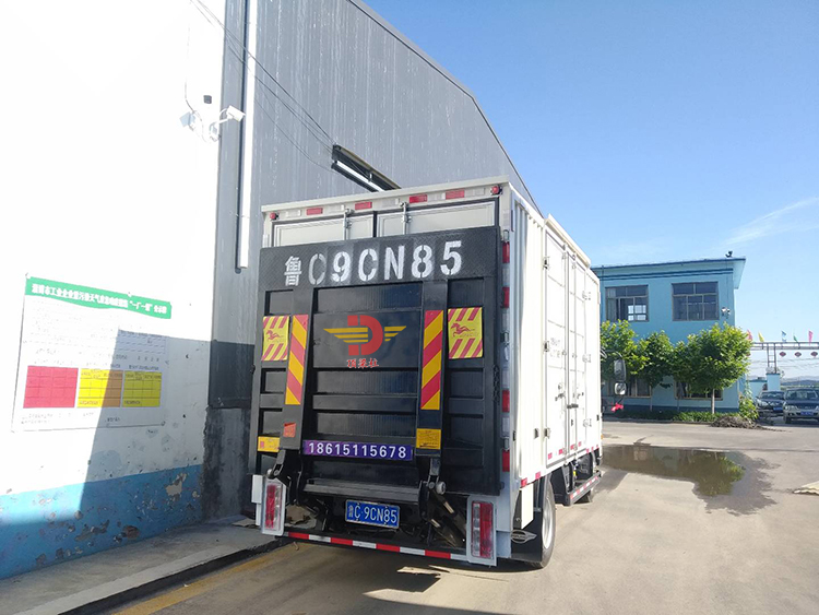 2.0T懸臂式(shì)汽車尾闆